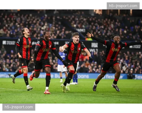 曼联球迷拟起诉俱乐部：因对阵伯恩茅斯表现“令人无法接受”